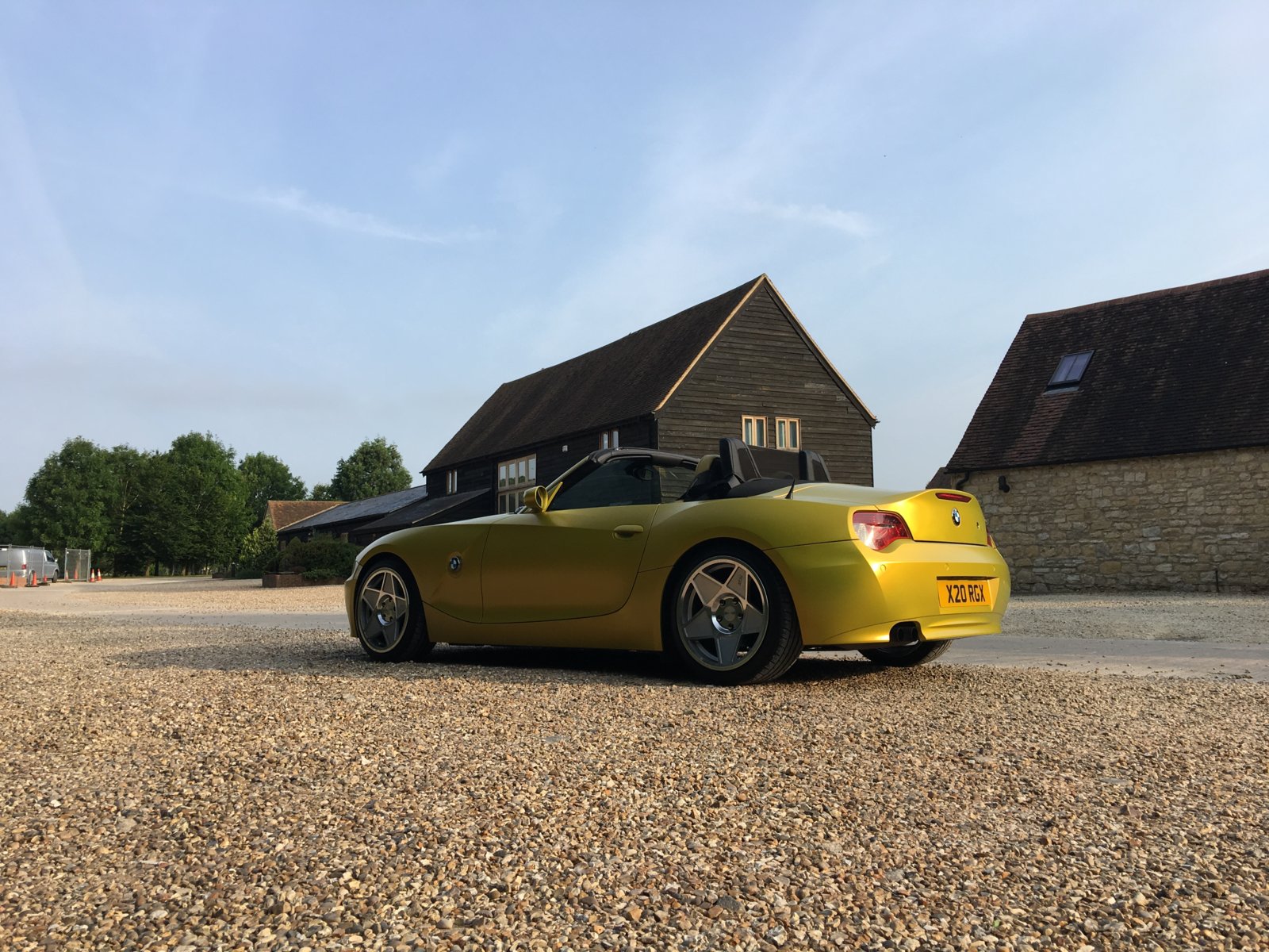 BMW Z4 3M Bitter Satin Yellow in the early sunshine